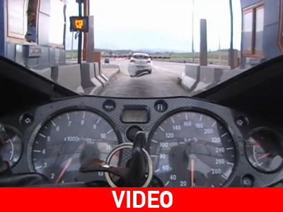 Δείτε πως δεν πληρώνουν διόδια οι αναβάτες μοτοσικλέτας